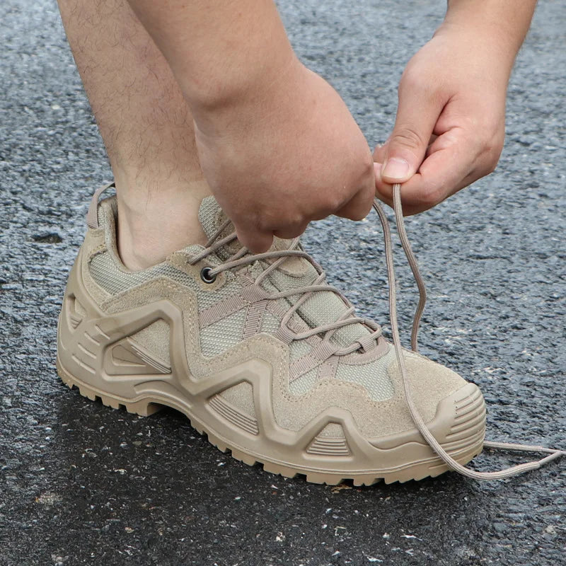 Bottes de terrain opérationnelles Sentinelle Alpha en beige avec lacets ajustables et semelle antidérapante
