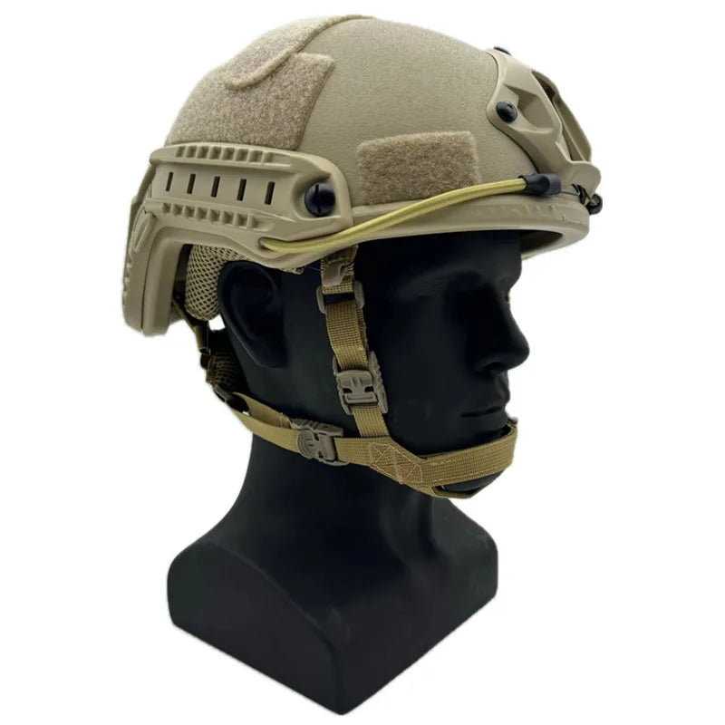 Casque tactique NIJ IIIA beige avec système de rétention et protections latérales