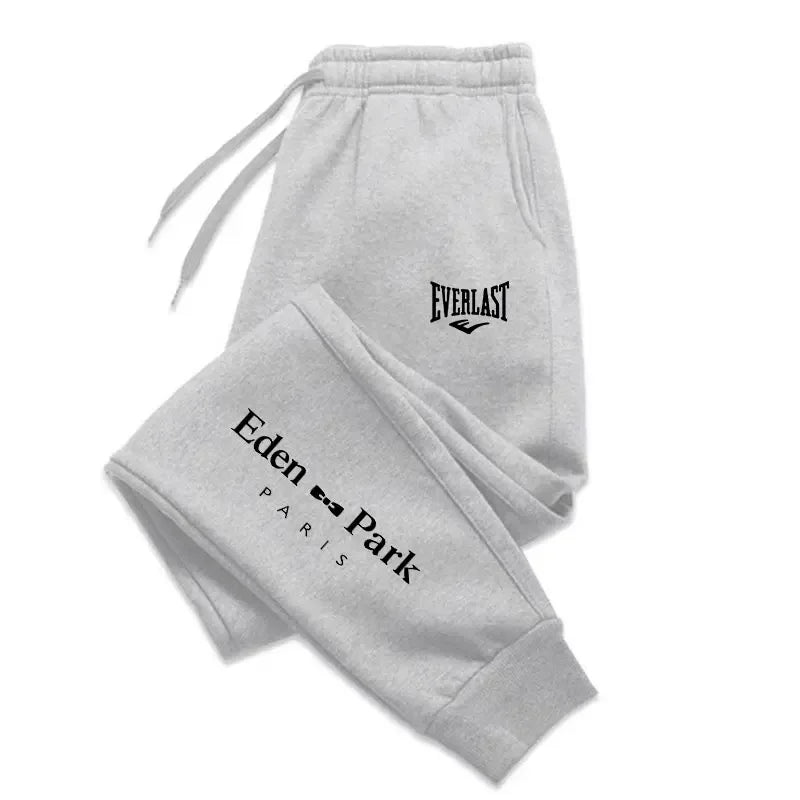 Pantalon gym Everlast en gris avec logo sur la cuisse, idéal pour le confort et l'entraînement