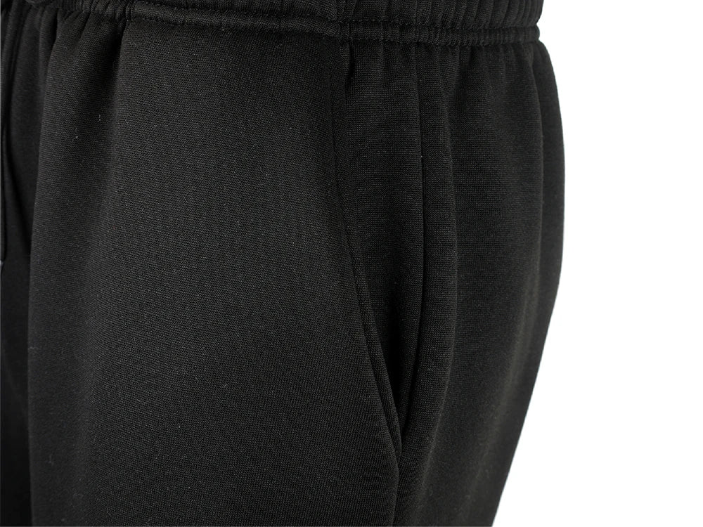 Détail d'un pantalon de gym homme noir avec poches pratiques pour un confort maximal