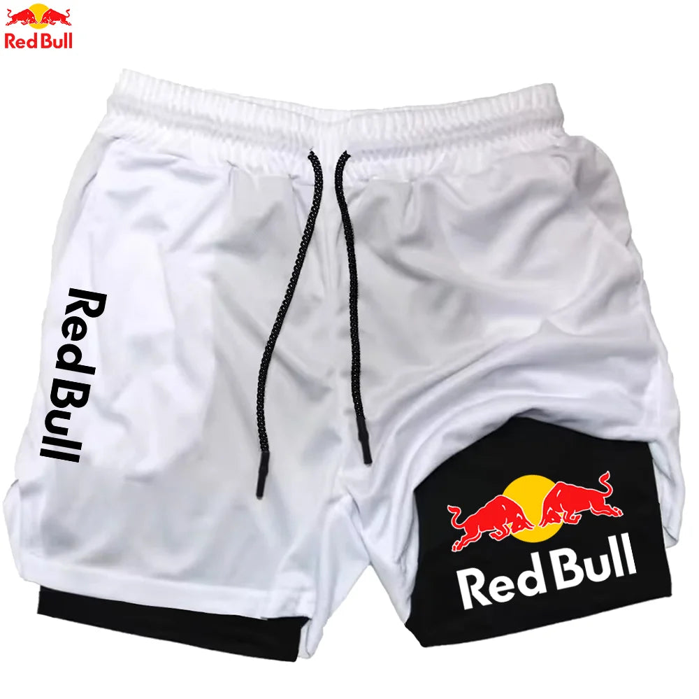 Short Red Bull sport en blanc avec logo Red Bull sur le côté et cordon de serrage pour le confort