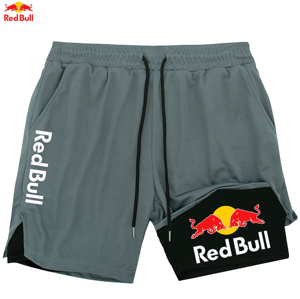 Short Red Bull sport en gris avec logo Red Bull sur le côté pour un look décontracté et sportif