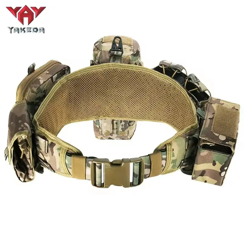 Ceinture tactique militaire YAKEDA en camouflage avec plusieurs poches et système de fixation solide